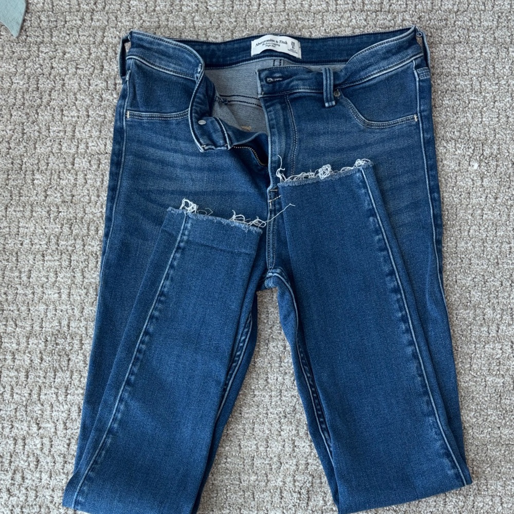 Abercrombie & Fitch Medium Blue Cropped Jeans